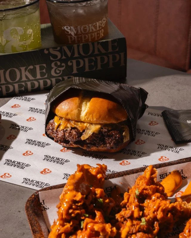 Can never go wrong with a Classic Smash 🍔 •••#smokeandpepper #foodie #burger #smashburger