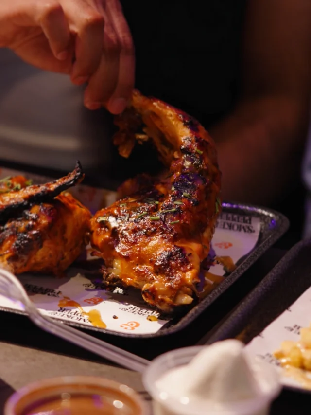 Off the grill! Pick your vibe, Classic, Lemon, Medium Hot, or Extra Hot.And yep… it’s all made with A-grade chicken. Quality you can taste 😏 •••#smokeandpepper #grilledchicken #chicken